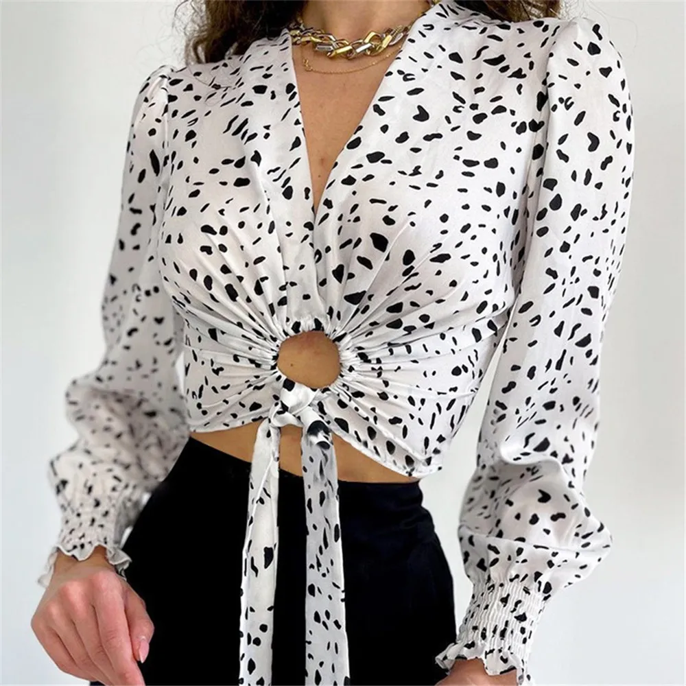 Women's Blouse V-neck Simple Print Fashion Sexy Hollow Long-sleeved Cropped Top Autumn Spring New Fashion 2022 Ladies Tops
Women's Blouse V-neck Simple Print Fashion Sexy Hollow Long-sleeved Cropped Top Autumn Spring New Fashion 2022 Ladies Tops