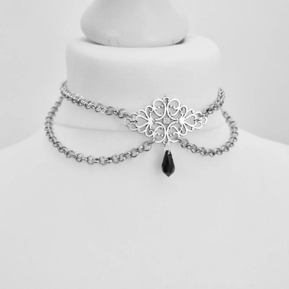 Gothic Black Crystal Carved Choker Women Girls Fashion Witch Jewelry Accessories Gift Vintage Victoria Hollow Pattern Necklace 
Gothic Black Crystal Carved Choker Women Girls Fashion Witch Jewelry Accessories Gift Vintage Victoria Hollow Pattern Necklace