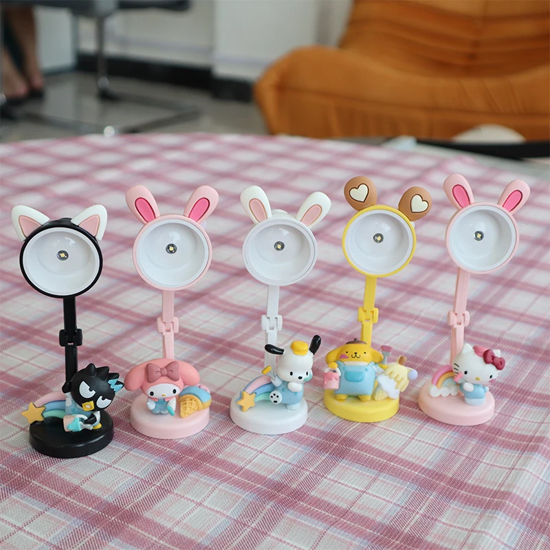 Мультяшная Выдвижная маленькая настольная лампа Sanrios Hellokittys My Melody Kawaii осветительная лампа в качестве праздничного подарка для девочек Изыс...
Мультяшная Выдвижная маленькая настольная лампа Sanrios Hellokittys My Melody Kawaii осветительная лампа в качестве праздничного подарка для девочек Изыс...