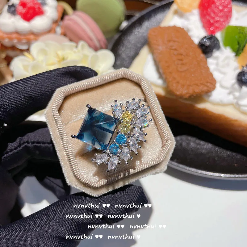 Retro Style Silver Color Rings Peacock Blue Lab Sapphire CZ Flower Open Ring for Women Elegant Wedding Jewelry
Retro Style Silver Color Rings Peacock Blue Lab Sapphire CZ Flower Open Ring for Women Elegant Wedding Jewelry