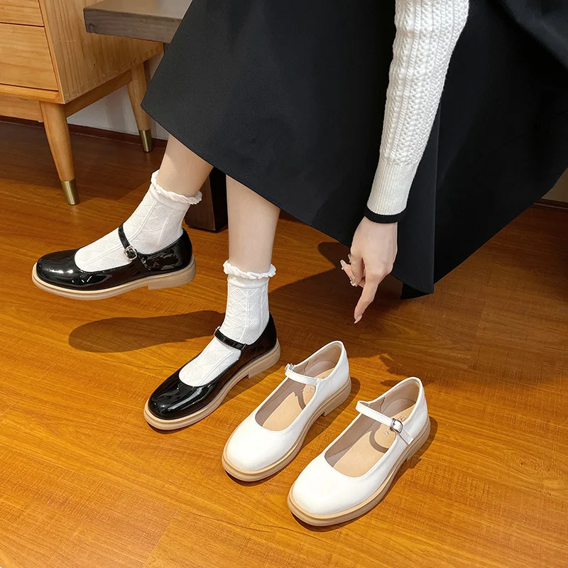 Retro Woman Shoes Round Toe Shallow Mouth Female Footwear Casual Sneaker Summer New Dress Leisure Rubber Basic PU Lace-Up Solid 
Retro Woman Shoes Round Toe Shallow Mouth Female Footwear Casual Sneaker Summer New Dress Leisure Rubber Basic PU Lace-Up Solid