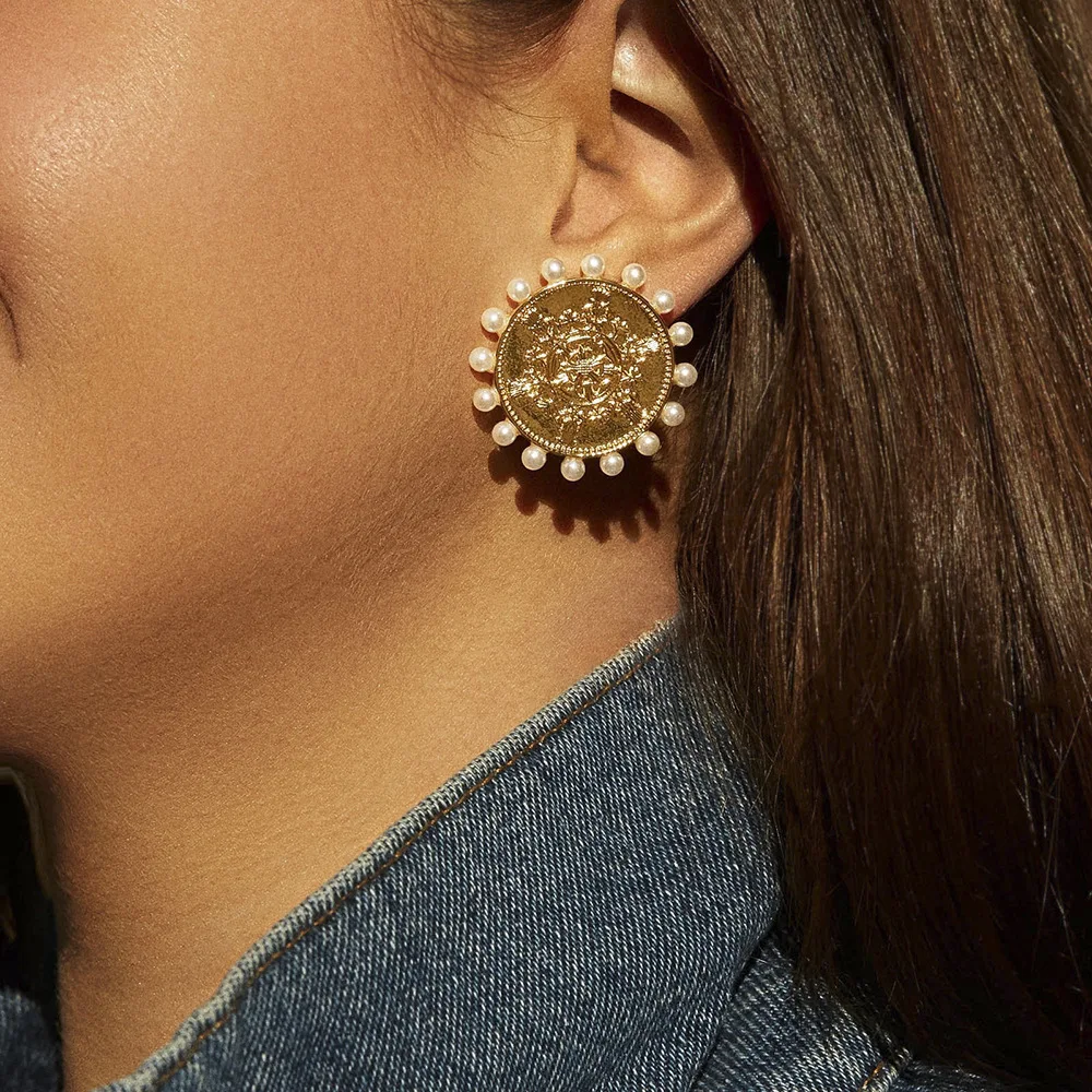Fashion Luxury Relief Pearl Coin Stud Earrings for Women Big Geometric Round Circle Earrings Vintage Party Jewery Gifts
Fashion Luxury Relief Pearl Coin Stud Earrings for Women Big Geometric Round Circle Earrings Vintage Party Jewery Gifts