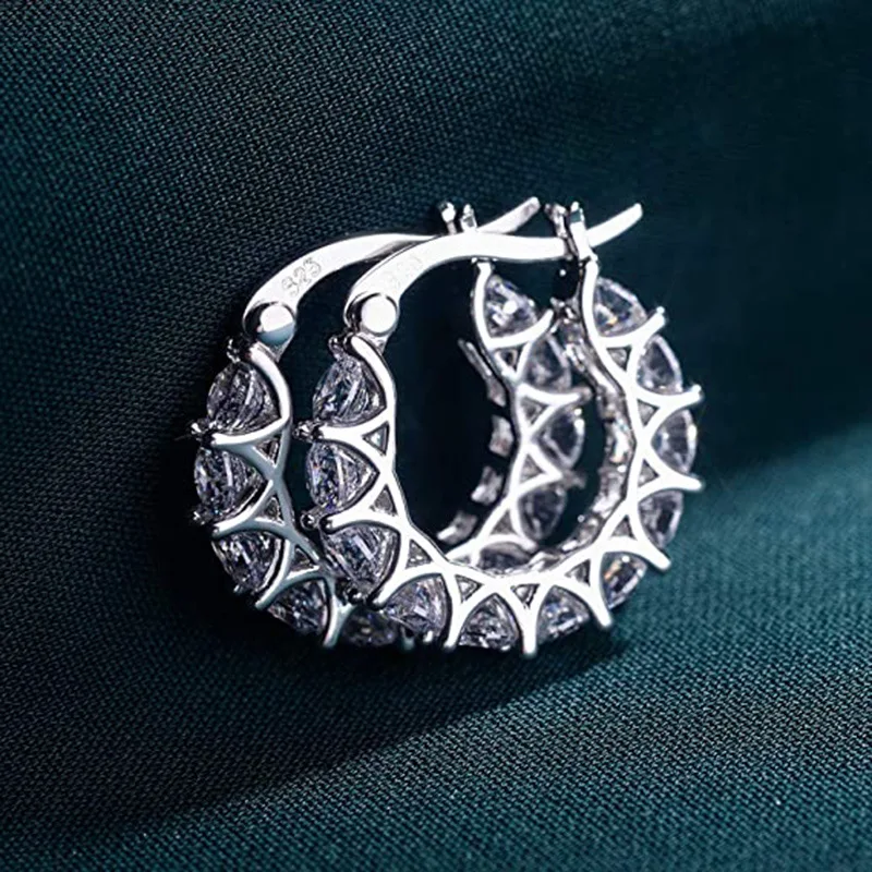 Brilliant Round Zirconia Hoop Earrings for Women Round Circle Versatile Fashion Wedding Party Accessories e079
Brilliant Round Zirconia Hoop Earrings for Women Round Circle Versatile Fashion Wedding Party Accessories e079