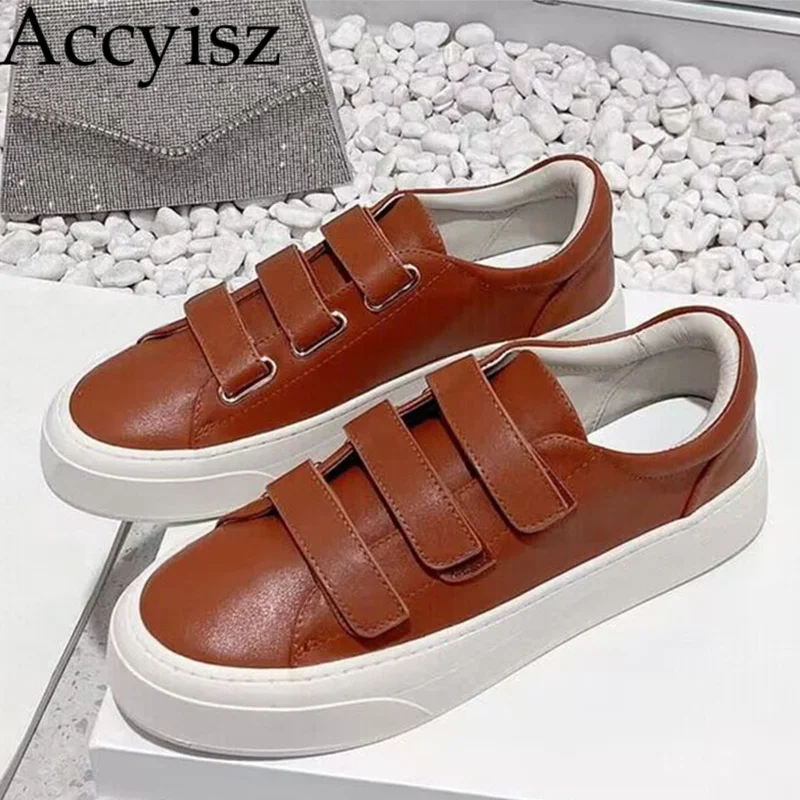 Spring New Thick Sole Solid Leather Comfortable Board Shoes Women's Round Head Commuter Versatile Flat Bottom Casual Shoes 2023
Spring New Thick Sole Solid Leather Comfortable Board Shoes Women's Round Head Commuter Versatile Flat Bottom Casual Shoes 2023