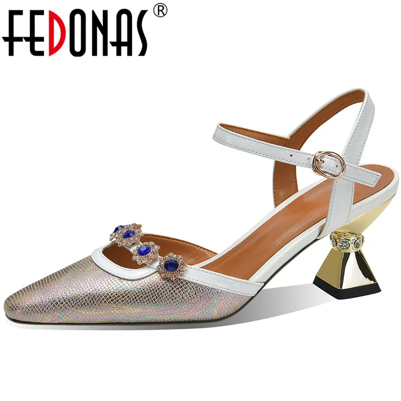 FEDONAS/2022; Женские босоножки; Туфли-лодочки из натуральной кожи; Модные элегантные летние туфли со стразами для вечеринки и свадьбы; Необычные ...
FEDONAS/2022; Женские босоножки; Туфли-лодочки из натуральной кожи; Модные элегантные летние туфли со стразами для вечеринки и свадьбы; Необычные ...