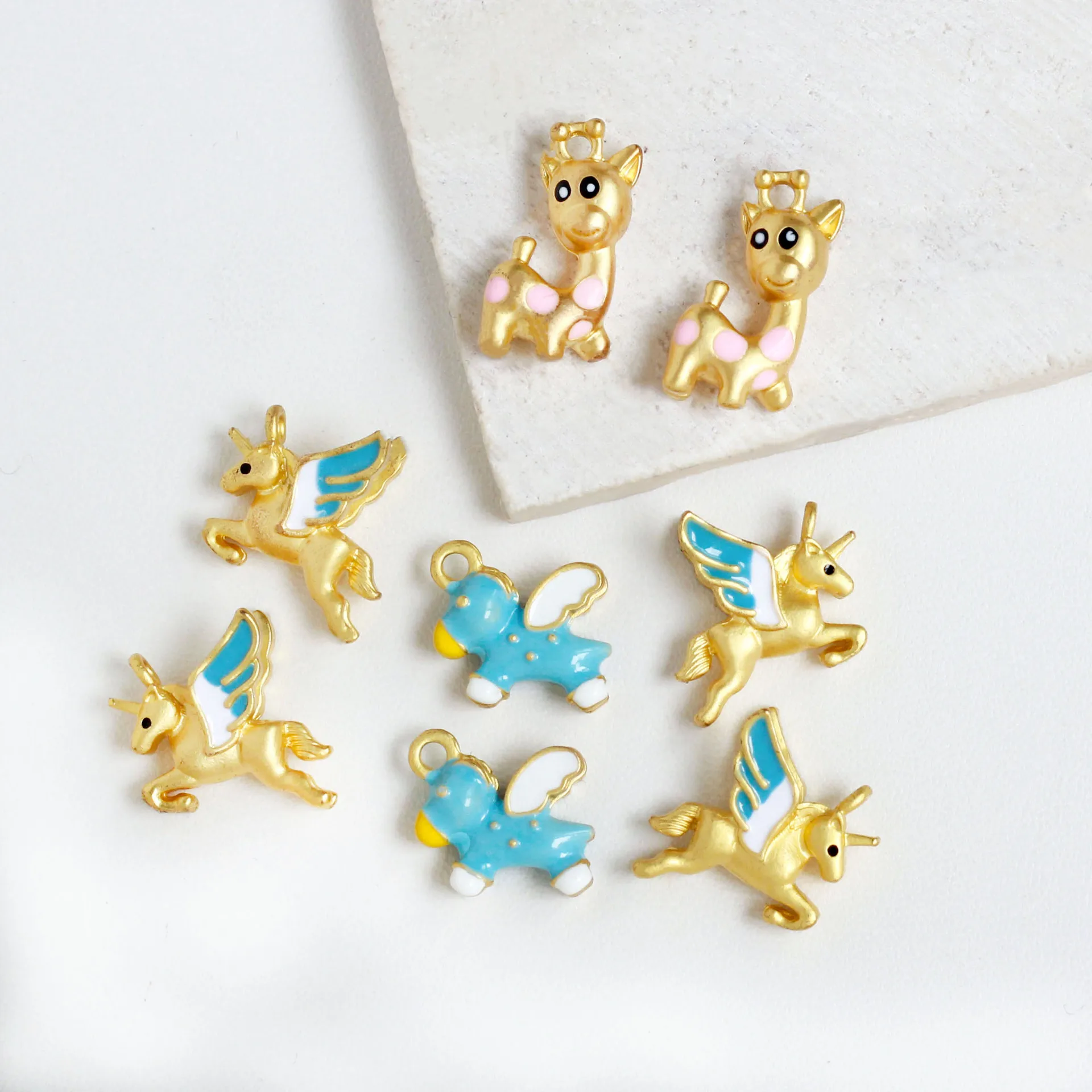 10pcs Blue Pegasus Gold Sika Deer Enamel Charms DIY Alloy Handmaking Floating Bracelet Pendant Fashion Jewelry Accessory
10pcs Blue Pegasus Gold Sika Deer Enamel Charms DIY Alloy Handmaking Floating Bracelet Pendant Fashion Jewelry Accessory