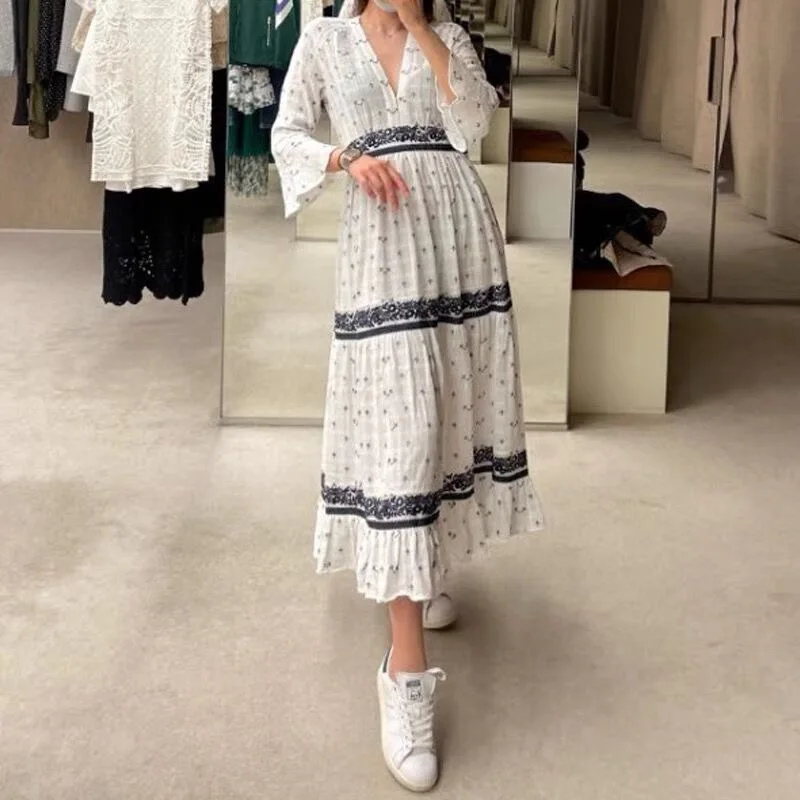 2022 vintage embroidered women's dress print V-neck halter fashion elegant maxi dress
2022 vintage embroidered women's dress print V-neck halter fashion elegant maxi dress
