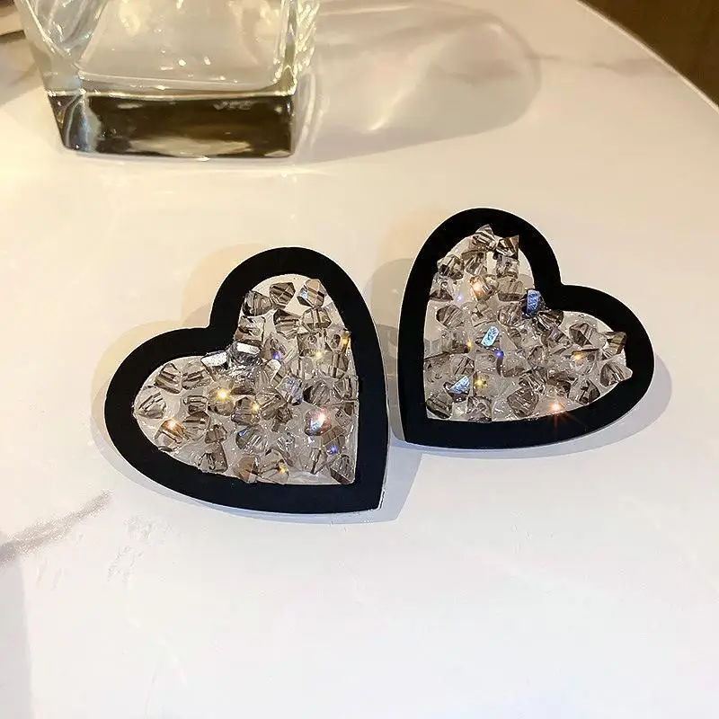 Black Big Heart Stud Earrings Simple Korean Fashion Shiny Crystal Elegant Modern Women's Earrings 2022 Trend Jewelry
Black Big Heart Stud Earrings Simple Korean Fashion Shiny Crystal Elegant Modern Women's Earrings 2022 Trend Jewelry
