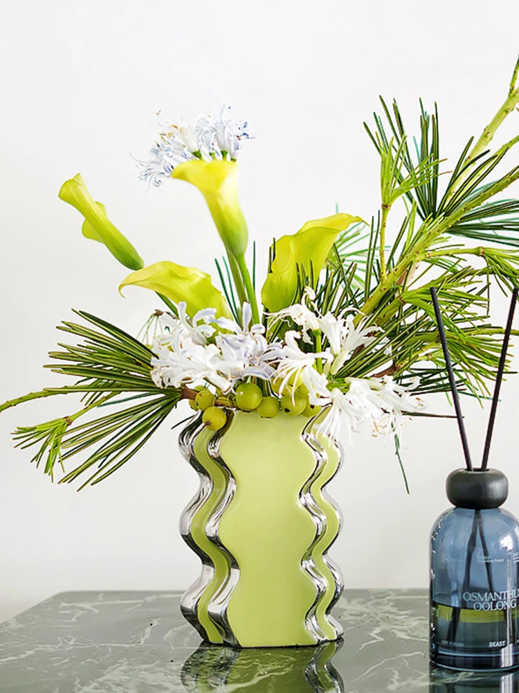 Memphis wave ceramic vase ornaments living room flower arrangement INS style light luxury art high-end sense ornaments
Memphis wave ceramic vase ornaments living room flower arrangement INS style light luxury art high-end sense ornaments