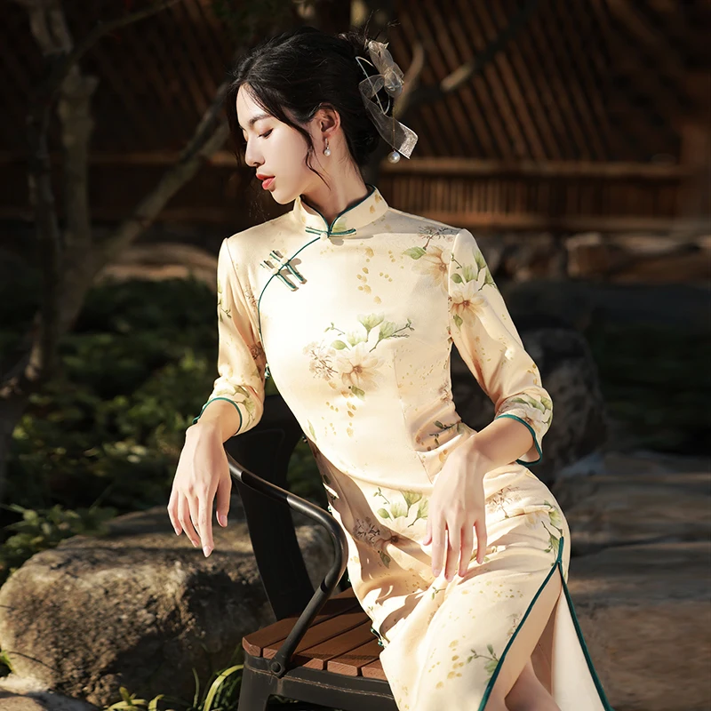 Spring Beige Chinese Traditional Cheongsam Novelty Retro Lace Long Dress Handmade Button Suede Women Qipao
Spring Beige Chinese Traditional Cheongsam Novelty Retro Lace Long Dress Handmade Button Suede Women Qipao
