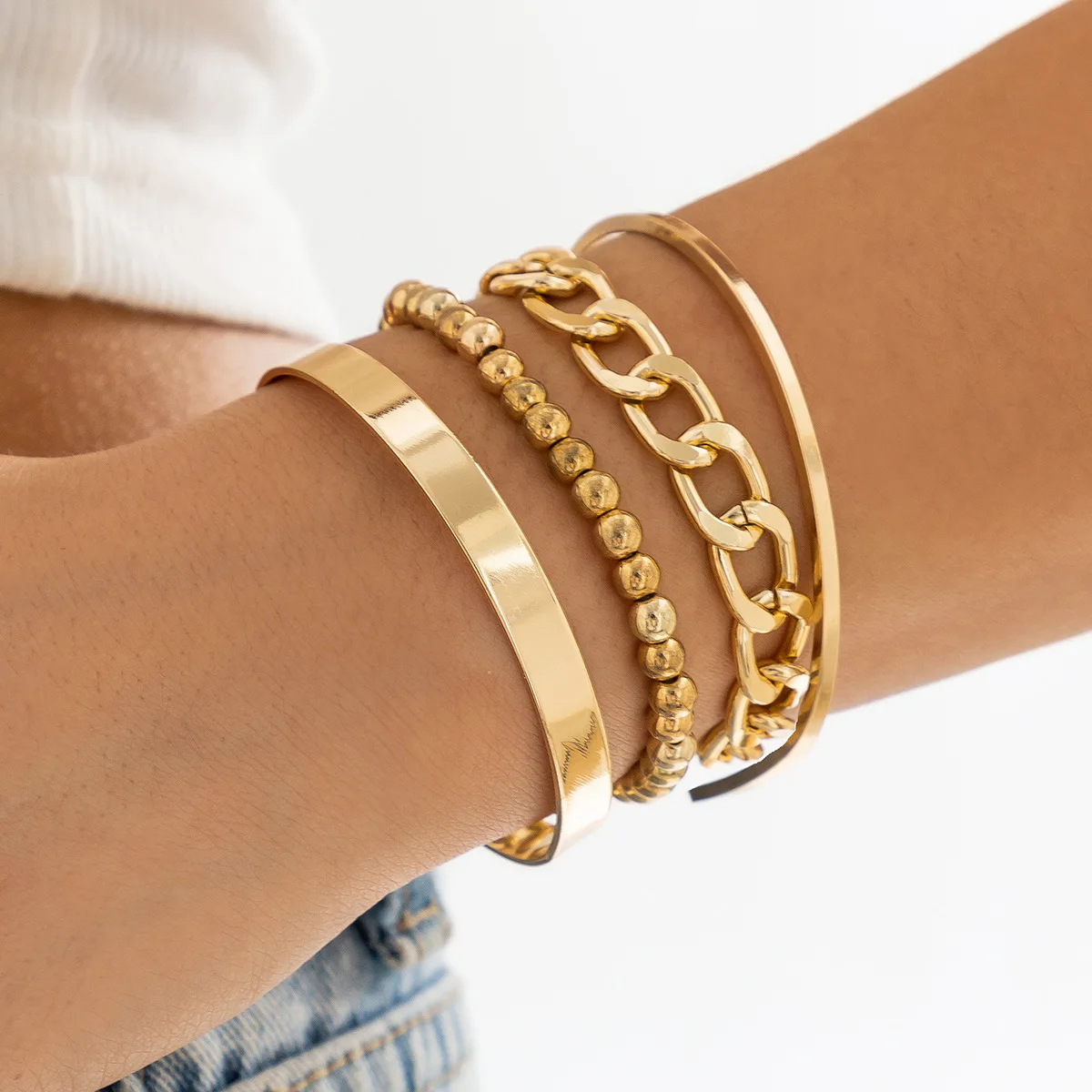 Geometric naked shiny ethnic handicraft metal bracelet simple hollow fashion open bracelet bracelet
Geometric naked shiny ethnic handicraft metal bracelet simple hollow fashion open bracelet bracelet