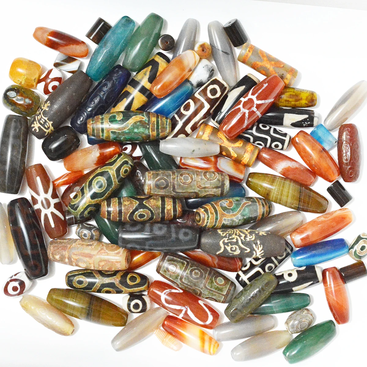 random Vintage Green Stone Natural Tibetan Dzi Agates Stone Beads Oval Geometric Nine-eyed Antique Agates Beads for Women
random Vintage Green Stone Natural Tibetan Dzi Agates Stone Beads Oval Geometric Nine-eyed Antique Agates Beads for Women