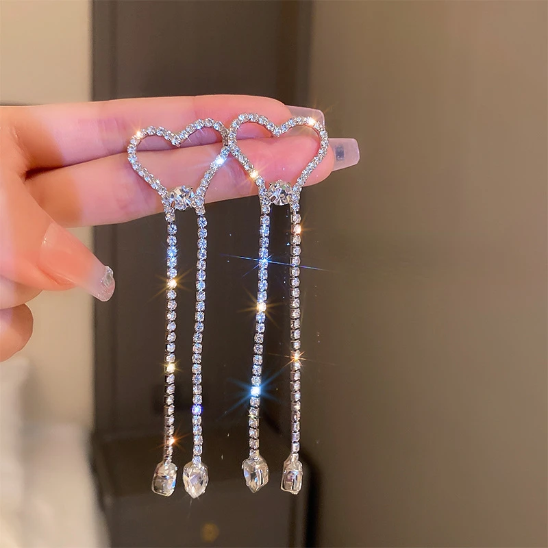 2022 Love Tassel Symmetric Diamond Encrusted Zircon Earring for Woman Fashion Korean Jewelry Temperament Girl Daily Wear Earring
2022 Love Tassel Symmetric Diamond Encrusted Zircon Earring for Woman Fashion Korean Jewelry Temperament Girl Daily Wear Earring