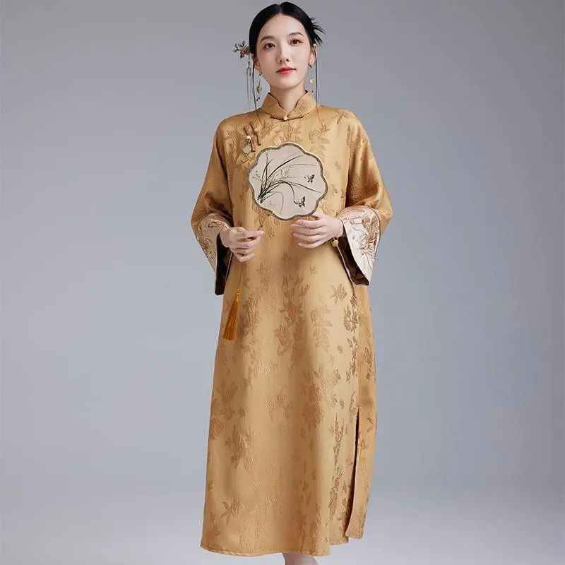 Spring Retro Literary Tea Clothes Oriental Qipao Chinese Traditional Style Embroidery Cheongsam Dress Long Elegant Gown Female
Spring Retro Literary Tea Clothes Oriental Qipao Chinese Traditional Style Embroidery Cheongsam Dress Long Elegant Gown Female