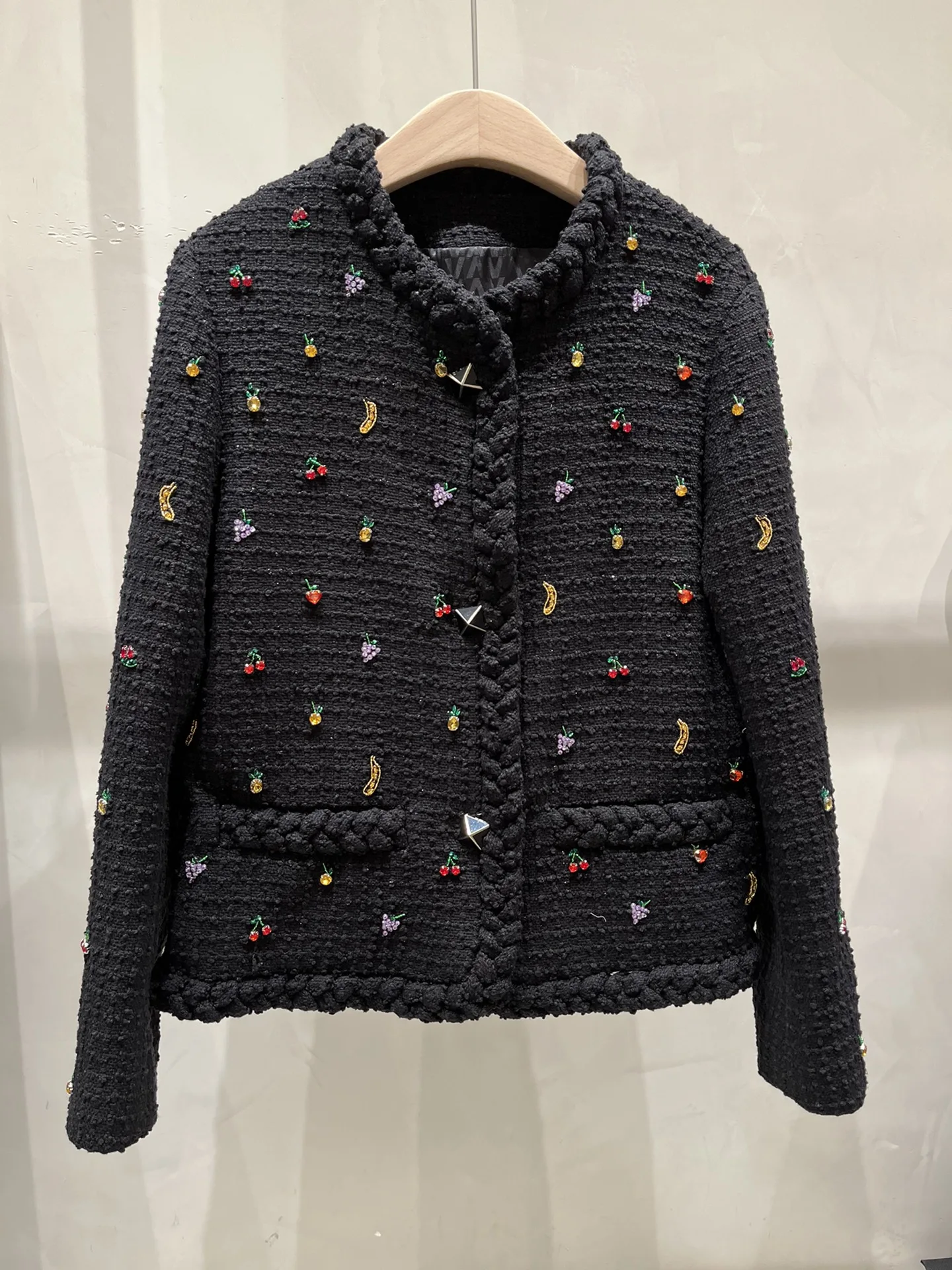Black Straight Fruits Appliques Women Jackets 2022 Spring Autumn New Design All-matching Clothes Ladies
Black Straight Fruits Appliques Women Jackets 2022 Spring Autumn New Design All-matching Clothes Ladies
