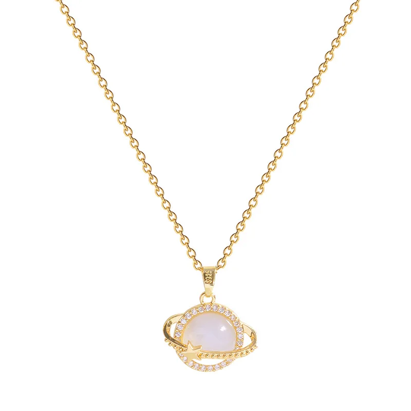 Fashion Simple Planet Pendant Titanium Steel Necklace Designer Zircon Clavicle Chain Opal Gold Necklace Lady Jewelry Accessories
Fashion Simple Planet Pendant Titanium Steel Necklace Designer Zircon Clavicle Chain Opal Gold Necklace Lady Jewelry Accessories