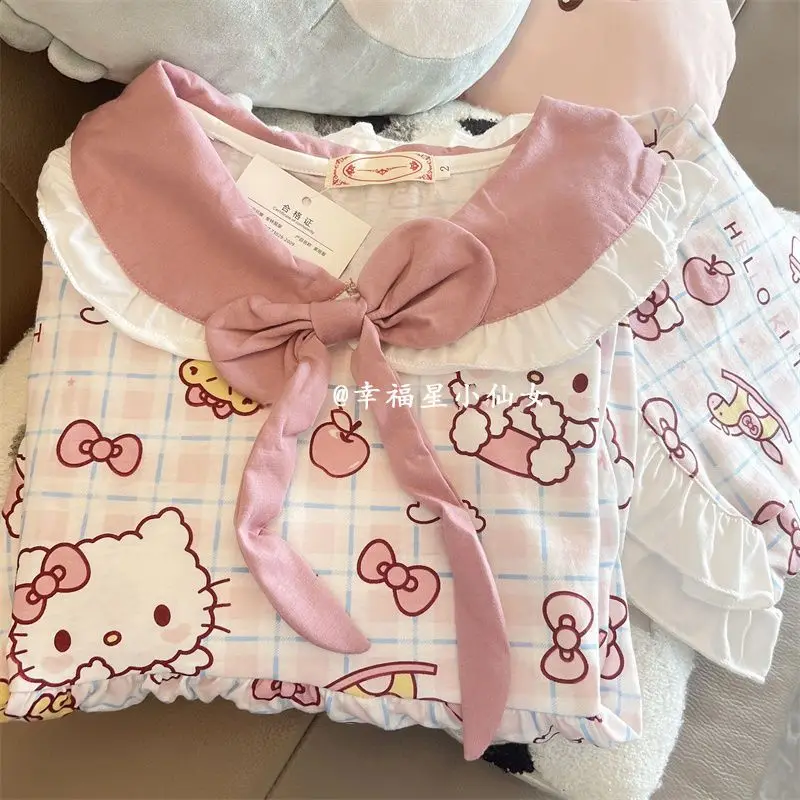 Новинка, милая Пижама Sanrio в стиле Kawaii, домашняя одежда, костюм с бантом и оборками, милая девочка, рождественский подарок для девушки
Новинка, милая Пижама Sanrio в стиле Kawaii, домашняя одежда, костюм с бантом и оборками, милая девочка, рождественский подарок для девушки
