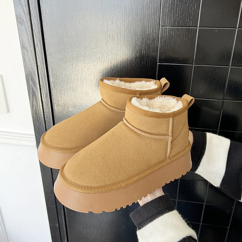 2022 New Launch Winter Sheepskin Wool Comprehensive Anti-skid Snow Boots Women's Short Boots Warm Thickened Shoes
2022 New Launch Winter Sheepskin Wool Comprehensive Anti-skid Snow Boots Women's Short Boots Warm Thickened Shoes