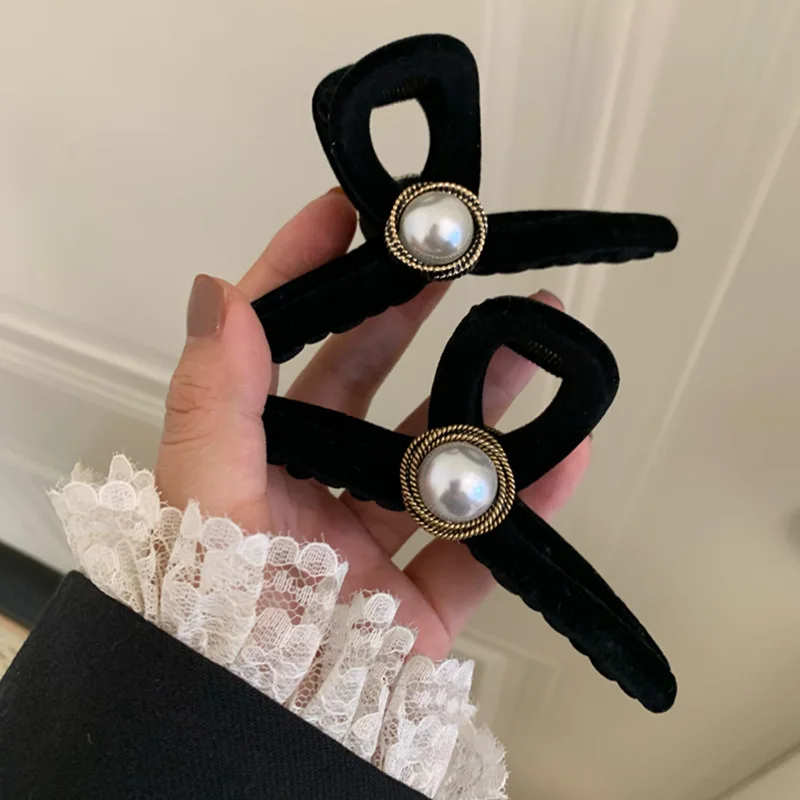 2022 Black Big Pearl Hair Claws for Women Girls Korean Geometric Hair Clamp Grab Hair Styling Hair Clip Hairpin Hair Accessories
2022 Black Big Pearl Hair Claws for Women Girls Korean Geometric Hair Clamp Grab Hair Styling Hair Clip Hairpin Hair Accessories