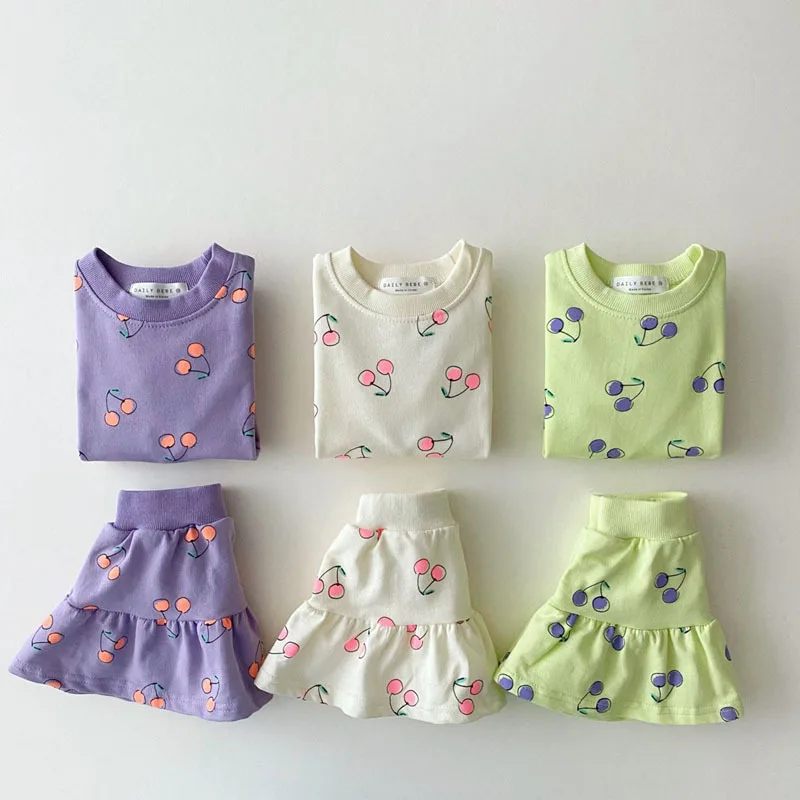 Детский летний костюм для девочек 1-5 лет, футболка с принтом вишни, юбка, короткая одежда для малышей, 2023
Детский летний костюм для девочек 1-5 лет, футболка с принтом вишни, юбка, короткая одежда для малышей, 2023