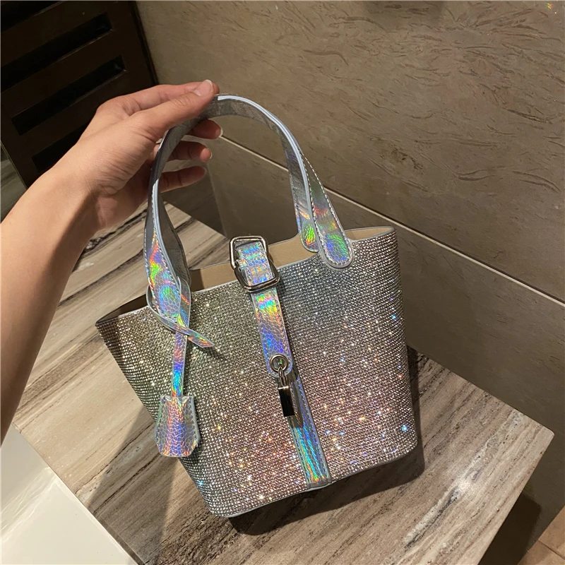 Luxury Brand Luxury Bucket Bag 2022 New Fashion Diamond Colored Portable Bucket Bag Full of Diamonds One Shoulder Messenger Bag
Luxury Brand Luxury Bucket Bag 2022 New Fashion Diamond Colored Portable Bucket Bag Full of Diamonds One Shoulder Messenger Bag