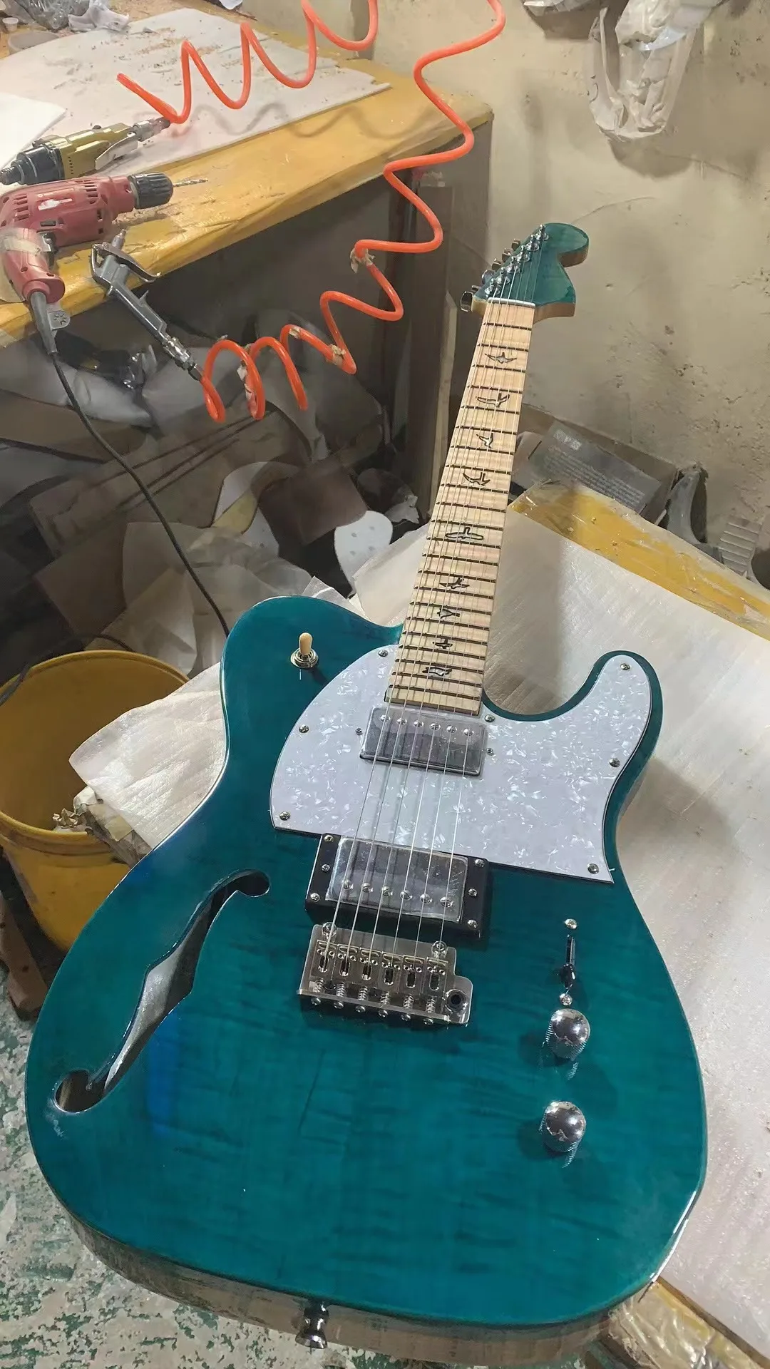 Oem 6 Strings Electric Guitar Maples & Alder Body Piezoelectric Bridge Maple Neck Finish Gloss
Oem 6 Strings Electric Guitar Maples & Alder Body Piezoelectric Bridge Maple Neck Finish Gloss
