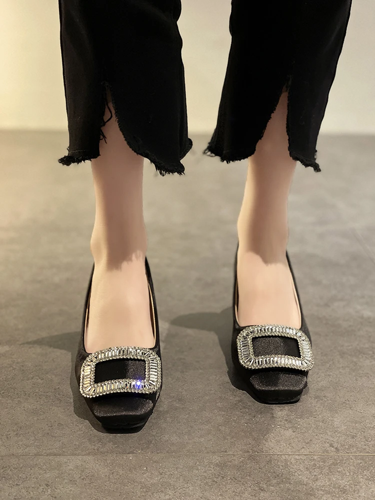 Women's Shoes Pumps Spring 2022 New Style Shallow Mouth Square Buckle Rhinestone Thick Heel Mid-heel Shoes
Women's Shoes Pumps Spring 2022 New Style Shallow Mouth Square Buckle Rhinestone Thick Heel Mid-heel Shoes