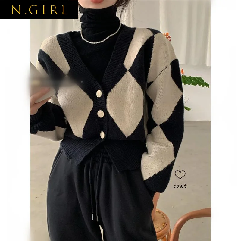 2022 Korean V-neck Knitted Sweater Women Fashion Vintage Plaid Jumper All Match Casual Loose Female Pullover Cardigan
2022 Korean V-neck Knitted Sweater Women Fashion Vintage Plaid Jumper All Match Casual Loose Female Pullover Cardigan