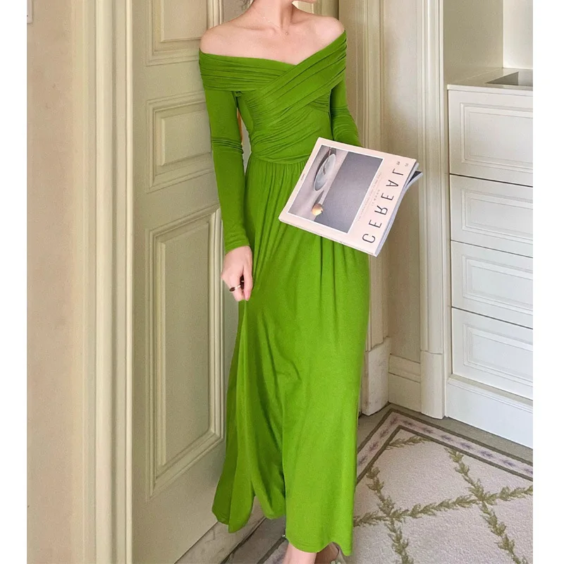 Платье женское трикотажное с открытыми плечами, длинным рукавом и открытыми плечами 
Платье женское трикотажное с открытыми плечами, длинным рукавом и открытыми плечами