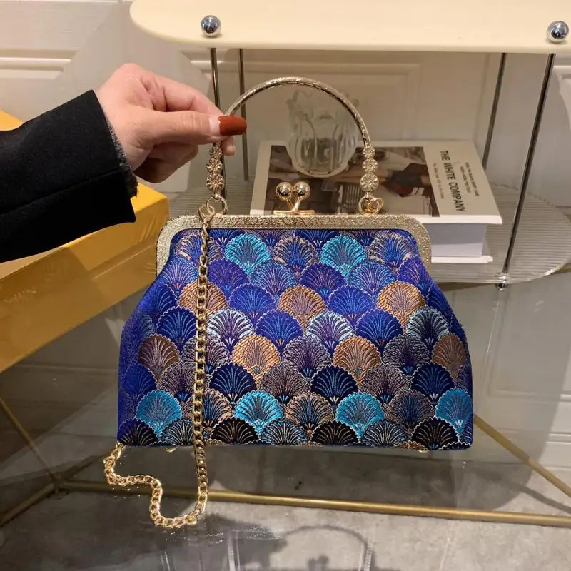 Chinese style cheongsam bag elegant atmosphere handbag cross body dual-use exquisite high-quality bag
Chinese style cheongsam bag elegant atmosphere handbag cross body dual-use exquisite high-quality bag