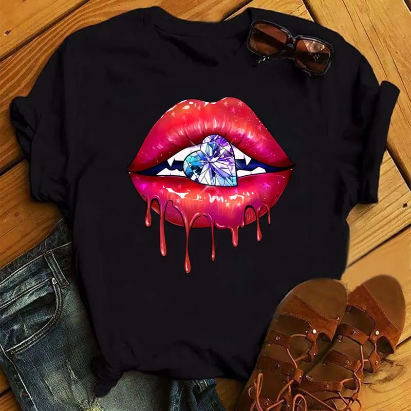 Fashion Diamond Lips Print T Shirt New Kawaii Graphic T-shirt Women's Lips Casual Black Tops Women Cute T-shirts
Fashion Diamond Lips Print T Shirt New Kawaii Graphic T-shirt Women's Lips Casual Black Tops Women Cute T-shirts