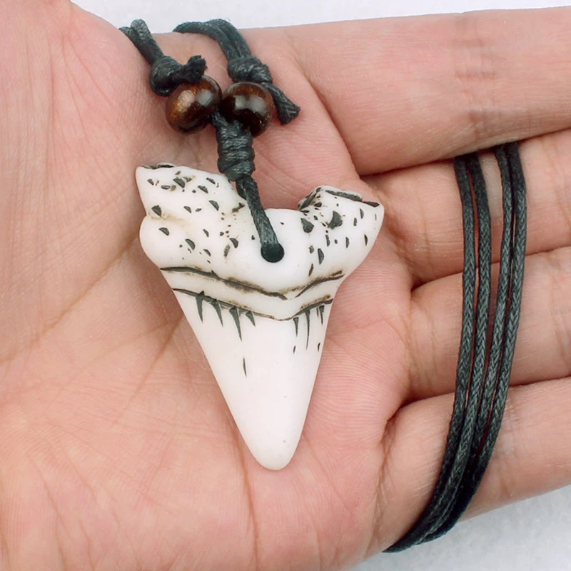 Imitation Shark Tooth Pendant Necklaces Unisex Creative Rope Chain Chokers Resin Bone Necklace Hawaiian Holiday Carnival Jewelry
Imitation Shark Tooth Pendant Necklaces Unisex Creative Rope Chain Chokers Resin Bone Necklace Hawaiian Holiday Carnival Jewelry