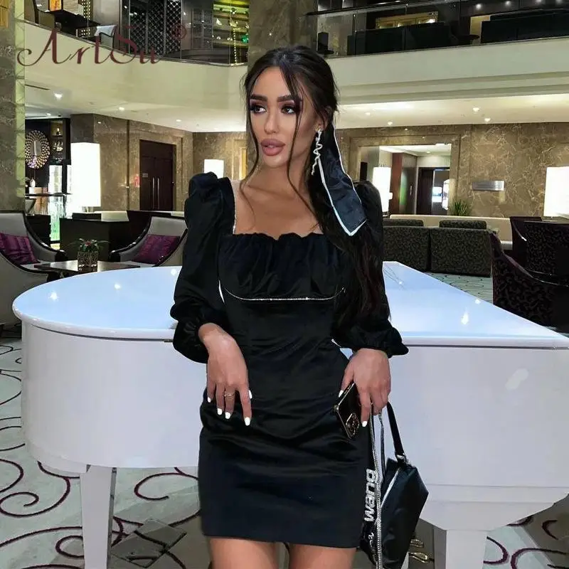 Женское бархатное мини-платье с квадратным вырезом и рукавами-фонариками
Женское бархатное мини-платье с квадратным вырезом и рукавами-фонариками