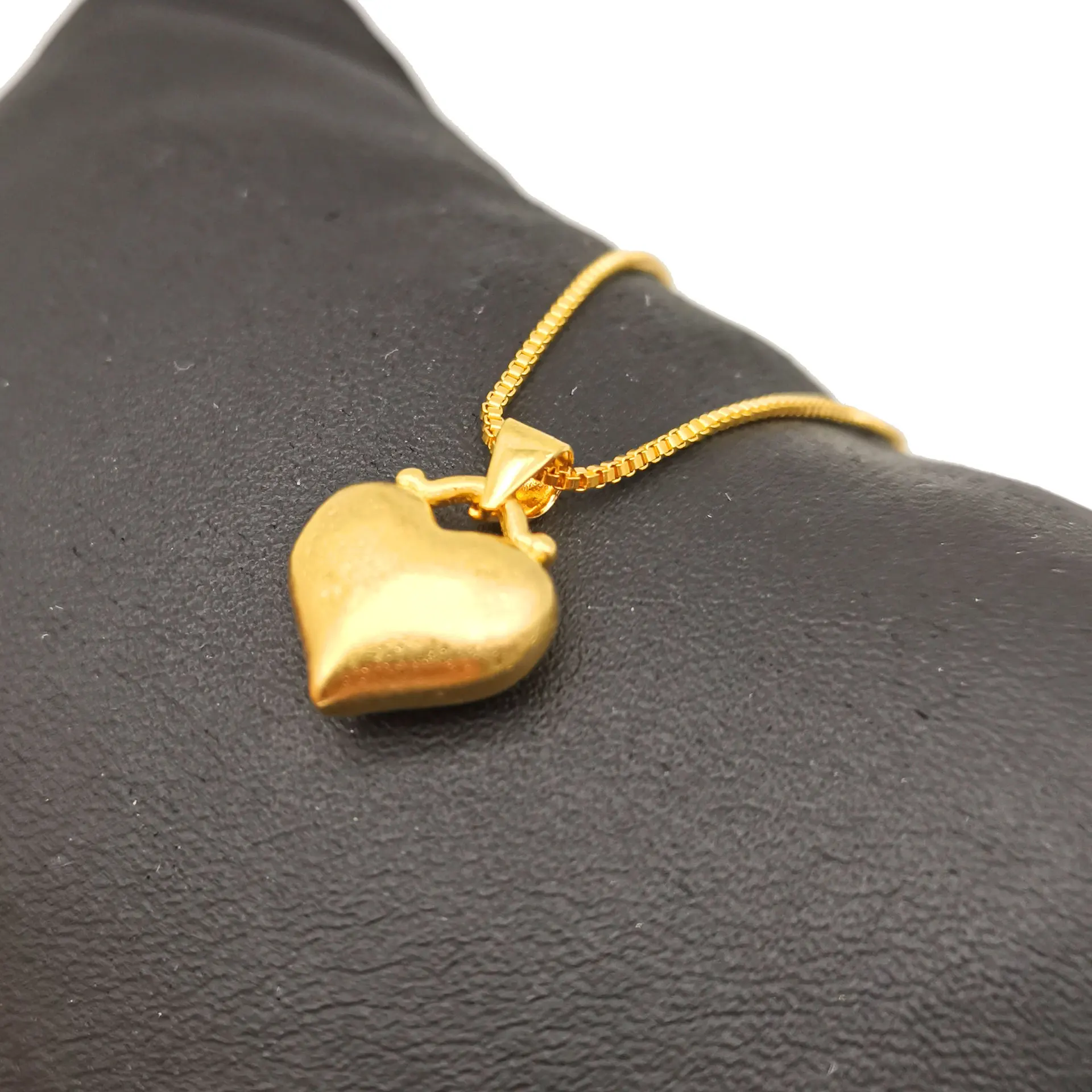European and American Ins Style Korean Version of The Sand Gold Pendant Solid Peach Heart Cute Brass Gold-plated Diy Necklace
European and American Ins Style Korean Version of The Sand Gold Pendant Solid Peach Heart Cute Brass Gold-plated Diy Necklace