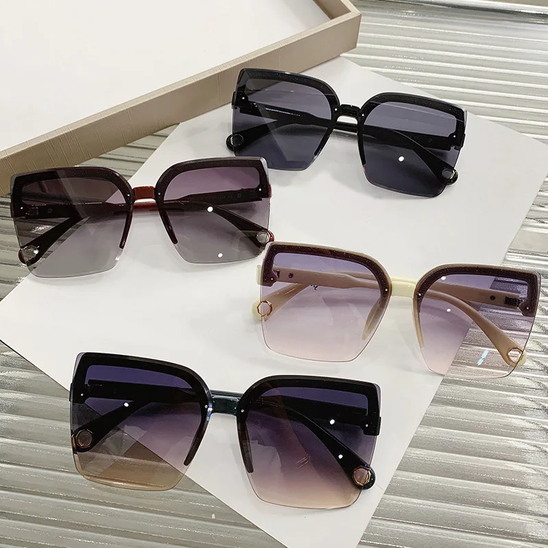 European American Fashion Versatile Plastic Glasses New Frameless Sunglasses For Women Fashionable Internet Celebrity Sunglasses
European American Fashion Versatile Plastic Glasses New Frameless Sunglasses For Women Fashionable Internet Celebrity Sunglasses