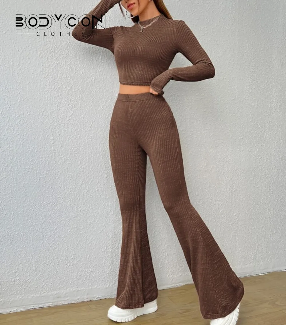 Облегающий осенний Новый однотонный Повседневный вязаный комплект в полоску с широкими штанинами для женщин сохраняет тепло в уличном стиле на осень и зиму 
Облегающий осенний Новый однотонный Повседневный вязаный комплект в полоску с широкими штанинами для женщин сохраняет тепло в уличном стиле на осень и зиму