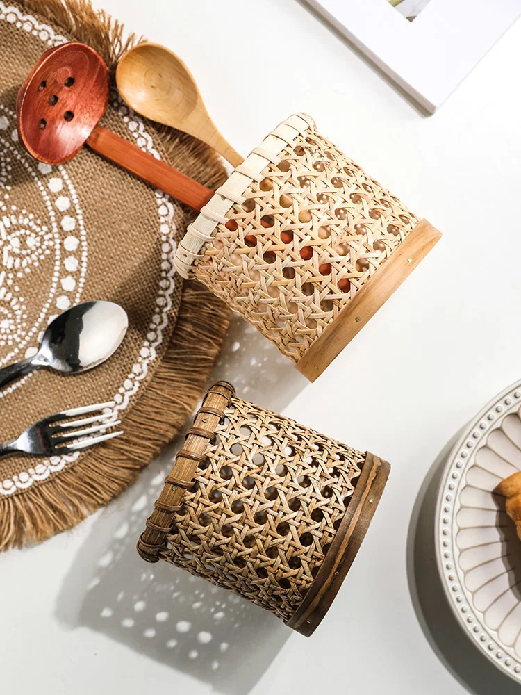 Vintage Rattan Pen Container Kitchen Tools Knife And Fork Storage Basket Student Office Desktop Cosmetic Brush Storage
Vintage Rattan Pen Container Kitchen Tools Knife And Fork Storage Basket Student Office Desktop Cosmetic Brush Storage