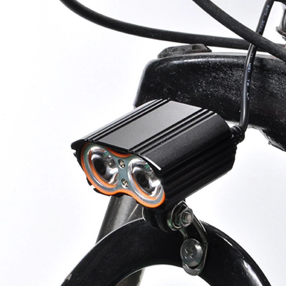 2T6 LED Beads Mountain Bike Headlight Aluminum Alloy Scooter Front Lights 800LM 4 Gears MTB Safety Warning Lamp
2T6 LED Beads Mountain Bike Headlight Aluminum Alloy Scooter Front Lights 800LM 4 Gears MTB Safety Warning Lamp