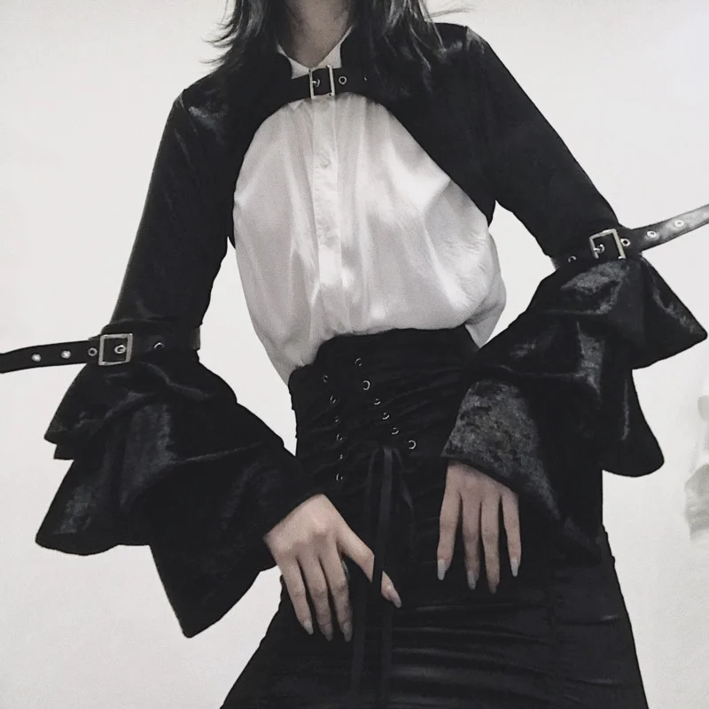 Black Velvet Cape Buckle Shawl Gothic Clothing Spring Autumn Steampunk Sexy Bustiers For Women Fashion Female Cloak
Black Velvet Cape Buckle Shawl Gothic Clothing Spring Autumn Steampunk Sexy Bustiers For Women Fashion Female Cloak