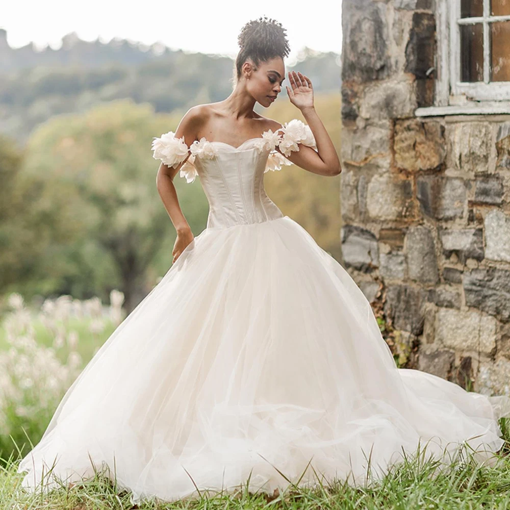 Simple Wedding Dresses Strapless Sleeveless Tulle Dress A-Line Off Shoulder 3D Flowers Princess Bridal Gowns Vestidos de Novia
Simple Wedding Dresses Strapless Sleeveless Tulle Dress A-Line Off Shoulder 3D Flowers Princess Bridal Gowns Vestidos de Novia