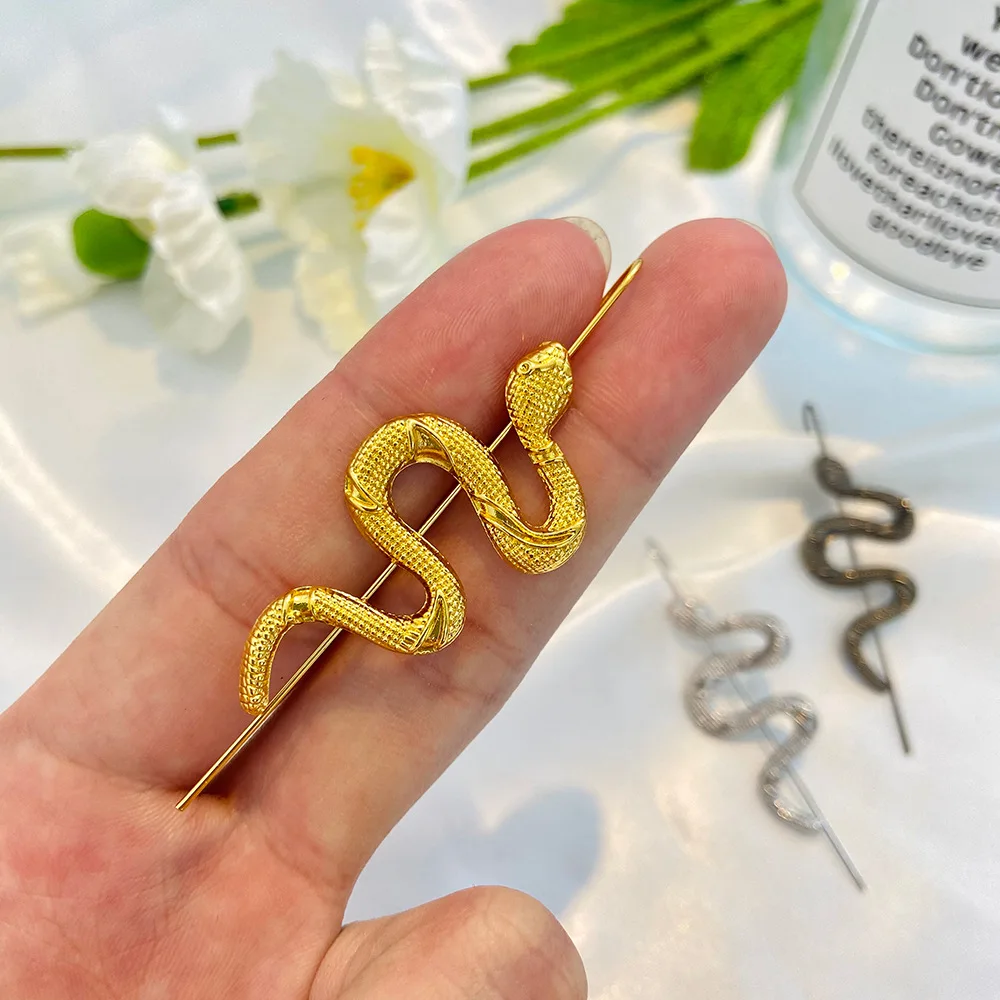 WANGAIYAO new fashion small snake ear hanging ins fashion personality stud simple profile oblique piercing exaggerated wear hars
WANGAIYAO new fashion small snake ear hanging ins fashion personality stud simple profile oblique piercing exaggerated wear hars