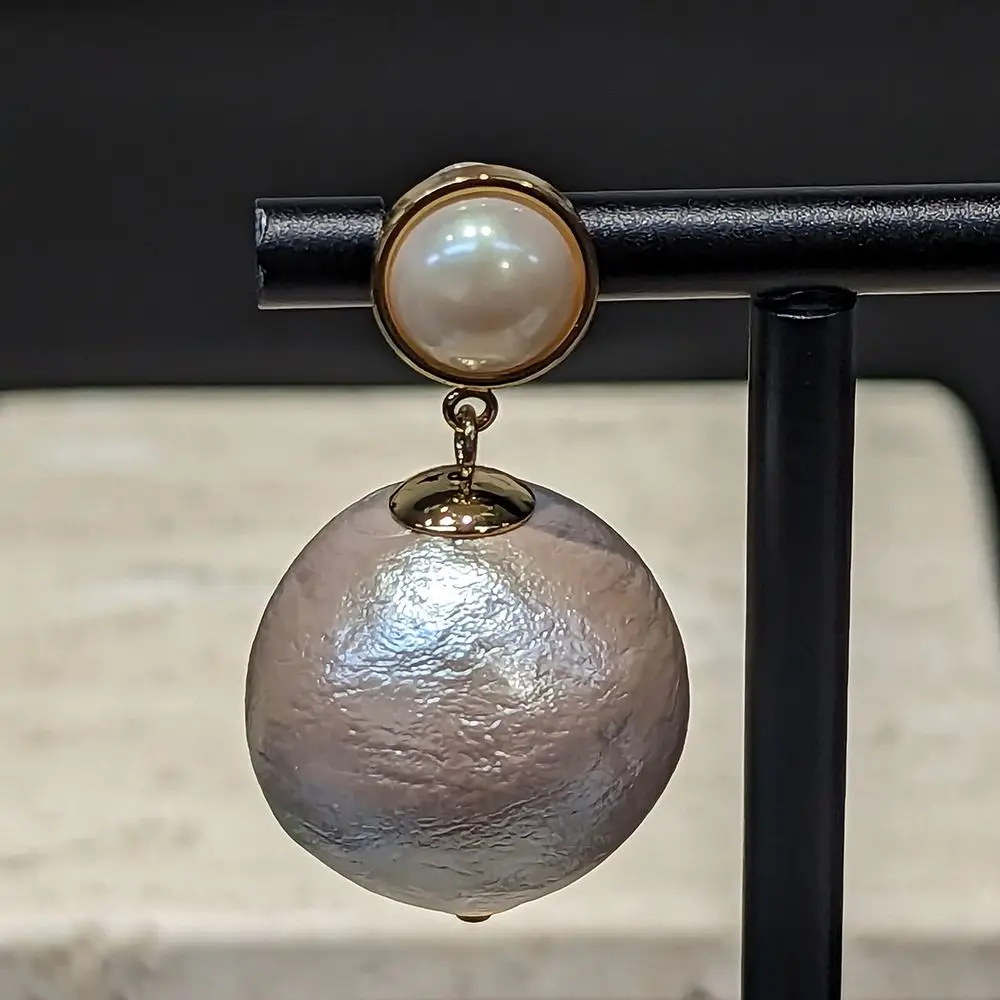 Amorita boutaique Ab Pearl Wool Big Ball Fashion Drop Earring gold Plated Jewelry
Amorita boutaique Ab Pearl Wool Big Ball Fashion Drop Earring gold Plated Jewelry