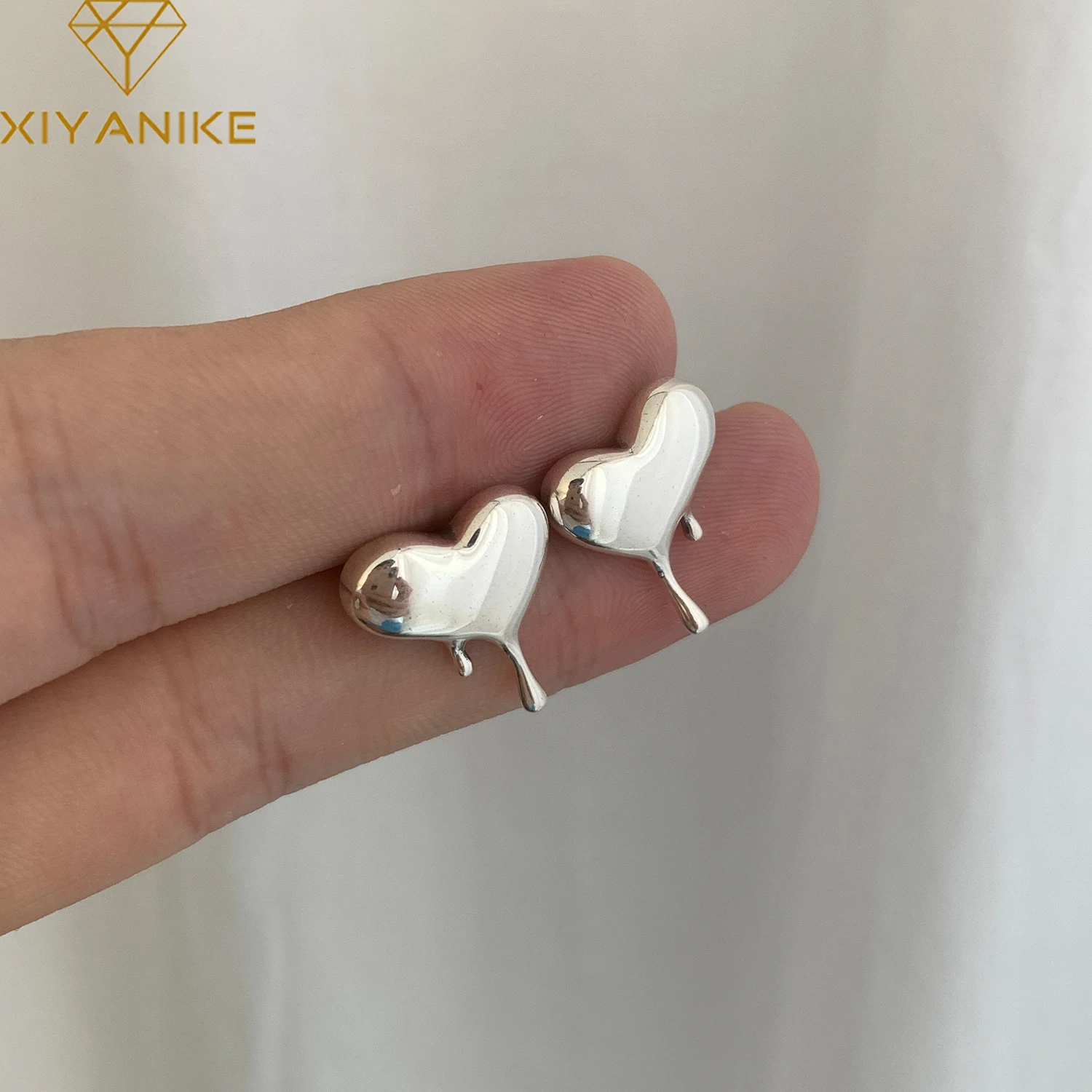 XIYANIKE 2022 Silver Color Cute LOVE Heart Earrings Studs For Women Girl New Fashion Trendy Jewelry Gift Party Wedding Серьги
XIYANIKE 2022 Silver Color Cute LOVE Heart Earrings Studs For Women Girl New Fashion Trendy Jewelry Gift Party Wedding Серьги