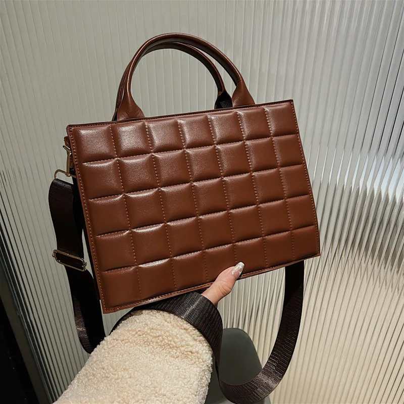 2022 New Fashion Handbags Designer Women Shoulder Bag Plaid Top Handle Bags Crossbody Trendy PU Leather Tote
2022 New Fashion Handbags Designer Women Shoulder Bag Plaid Top Handle Bags Crossbody Trendy PU Leather Tote
