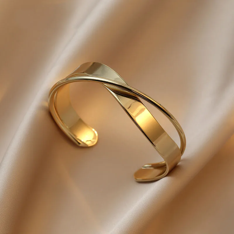 European Exaggerated Grade Separation Copper Gold Bracelet Female Gothic Girls Fashion Jewelry Accessories Charm Bracelet Bangle
European Exaggerated Grade Separation Copper Gold Bracelet Female Gothic Girls Fashion Jewelry Accessories Charm Bracelet Bangle