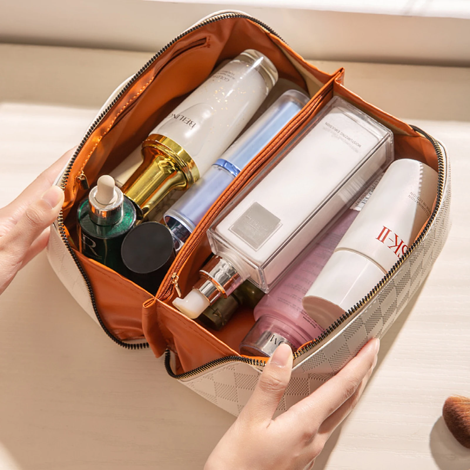 Pu Luxury Leather Makeup Bag Large Women'S Cosmetics Bag Outdoor Travel Cosmetic Waterproof Storage Organizer Makeup Cases Boxs
Pu Luxury Leather Makeup Bag Large Women'S Cosmetics Bag Outdoor Travel Cosmetic Waterproof Storage Organizer Makeup Cases Boxs