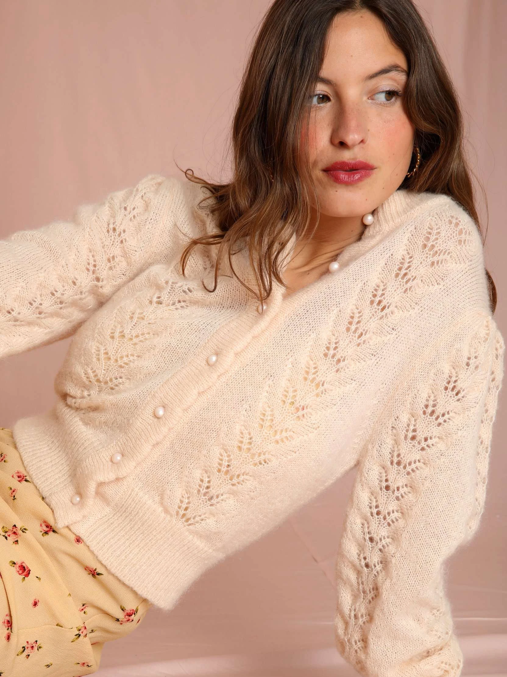 2022 Autumn Hollow Out Knitted Women Sweater Female O Neck Single Breasted Ladies Winter Tops French Vintage Elegant Sweaters
2022 Autumn Hollow Out Knitted Women Sweater Female O Neck Single Breasted Ladies Winter Tops French Vintage Elegant Sweaters