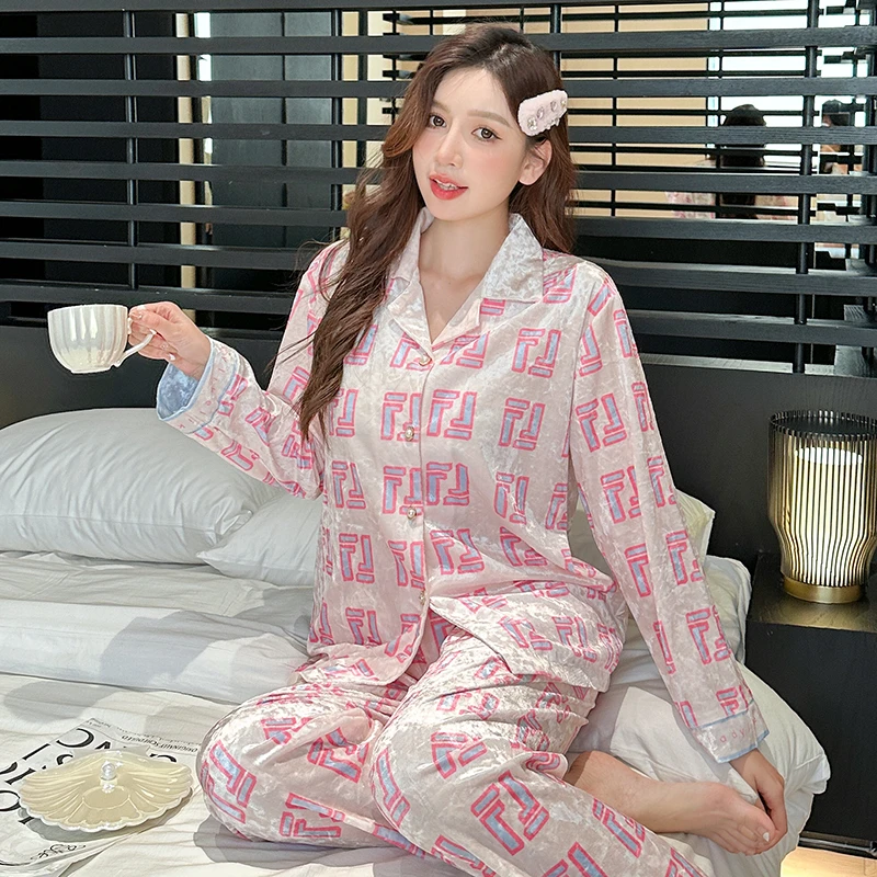 Gold Velvet Women's Spring Autumn Winter Long-sleeved Trousers Two-piece Suit Gold Velvet Pyjamas Women Home Clothes
Gold Velvet Women's Spring Autumn Winter Long-sleeved Trousers Two-piece Suit Gold Velvet Pyjamas Women Home Clothes