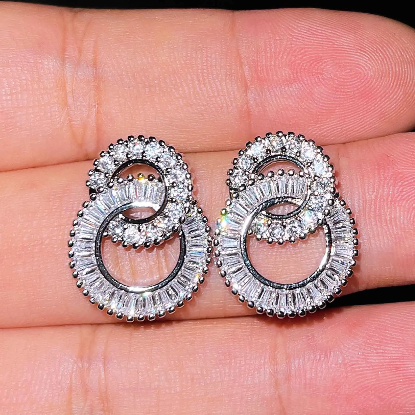 ZAKOL New Fashion Rectangle Cubic Zirconia Circle Shape Stud Earrings for Women Girls Korean Style Temperament Ear Jewelry
ZAKOL New Fashion Rectangle Cubic Zirconia Circle Shape Stud Earrings for Women Girls Korean Style Temperament Ear Jewelry