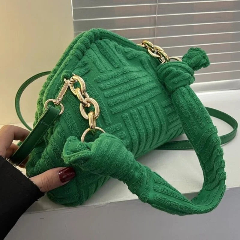 2022 New Luxury Towel Pattern Women's New Fashion Plush Triangle Clip Handbag All-match Bag Shoulder Bag Messenger Bag Shell Bag
2022 New Luxury Towel Pattern Women's New Fashion Plush Triangle Clip Handbag All-match Bag Shoulder Bag Messenger Bag Shell Bag